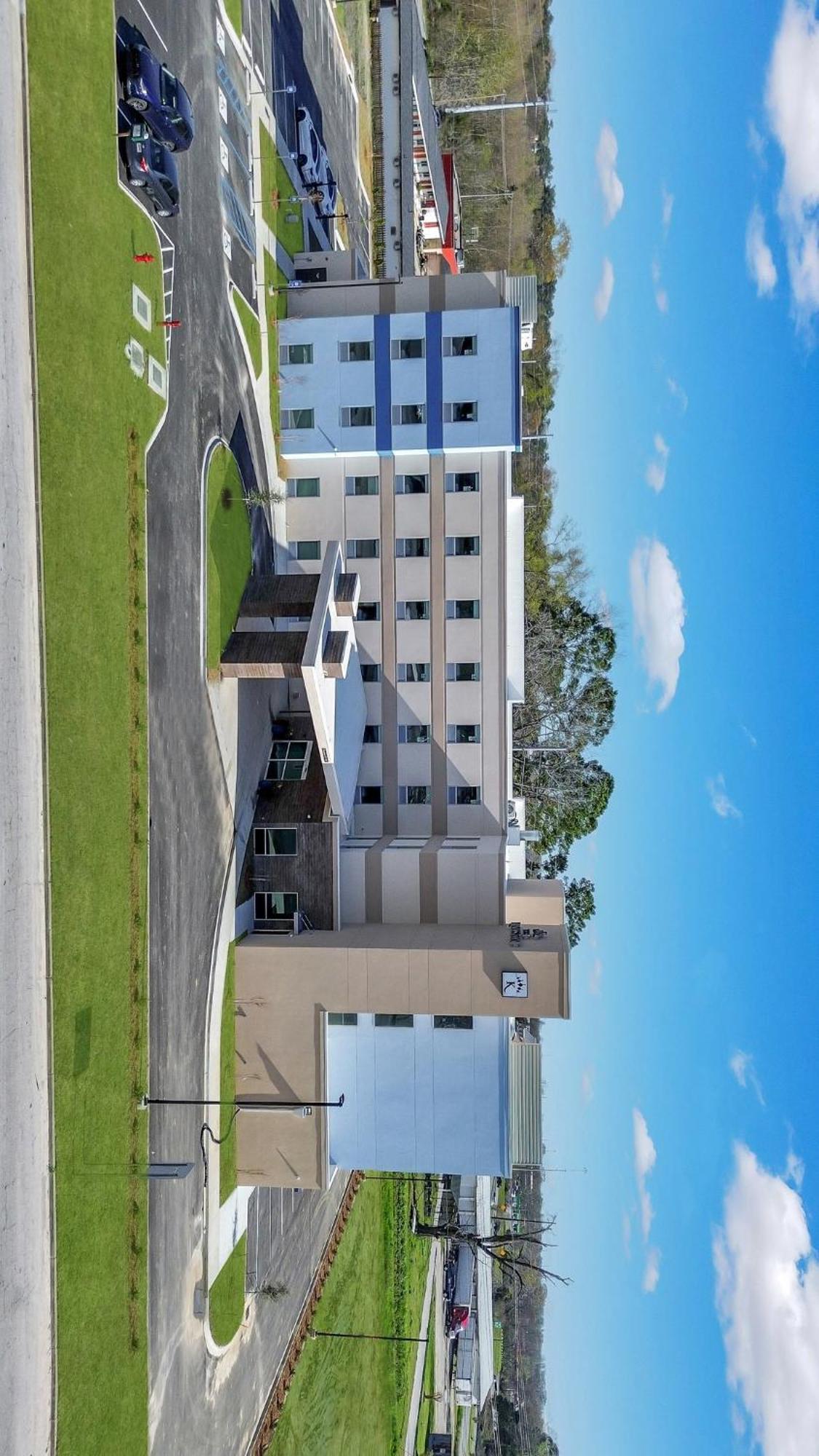 ホテル The Kingston Garden City エクステリア 写真